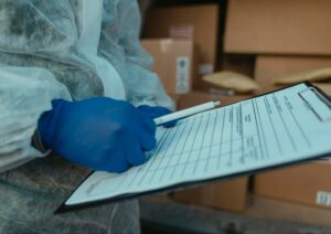 Qualitätskontrolle und Einhaltung der Vorschriften zur Rückverfolgbarkeit