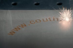 Keramik Laserbeschriften: Die präzise Lösung für dauerhafte Markierungen auf Keramik